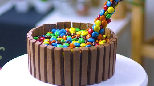 Decorating Gravity M&M Cake